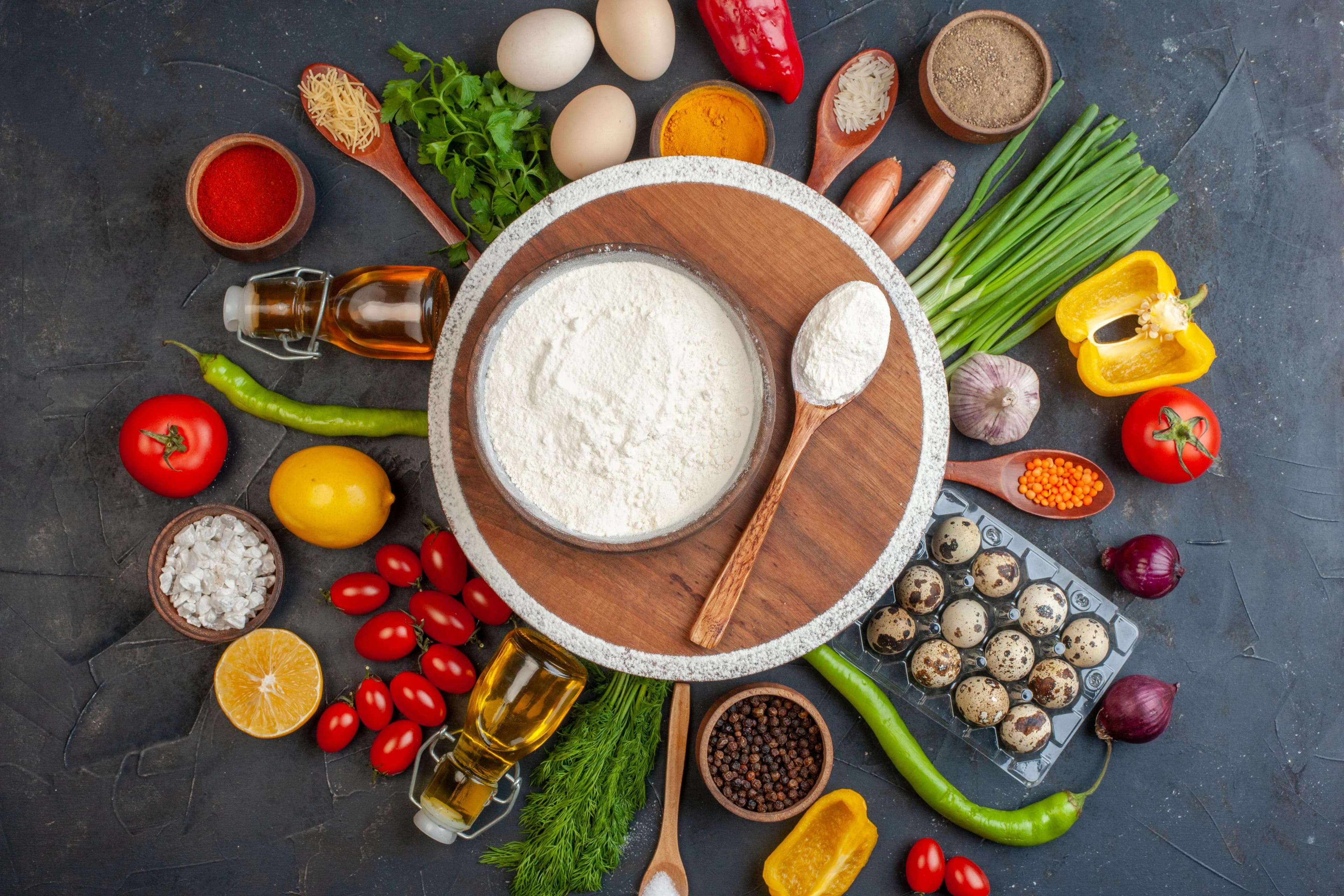 Ingrédients frais et matières premières — farine, œufs, légumes et épices